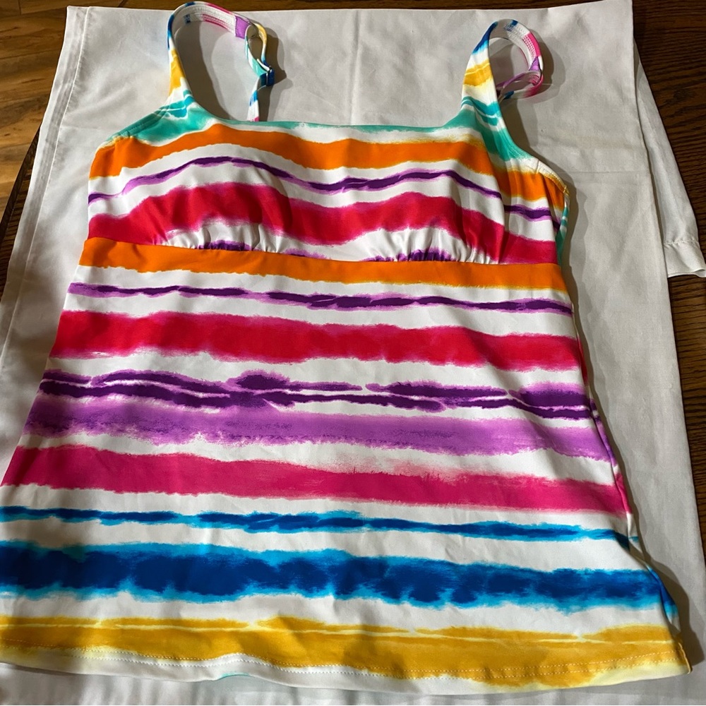 Lands End size 8 multi colored tankini top . Wired padded cups. EUC - Picture 3 of 5